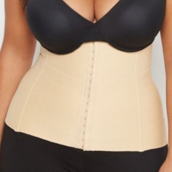 Waist clincher from Heavenly Shapewear - Picture 1 of 7